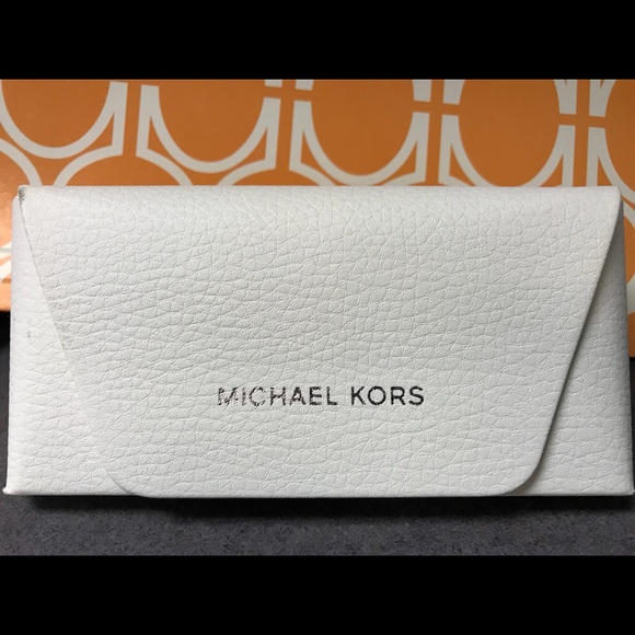 Michael Kors sunglasses with case. - Picture 4 of 4